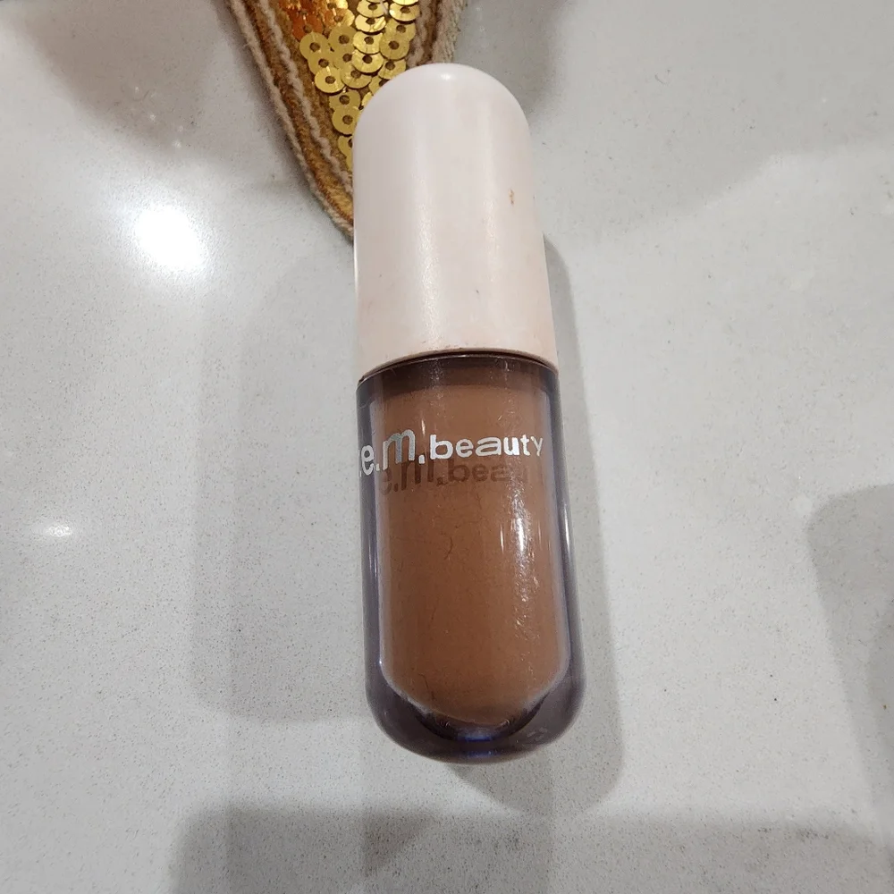 r.e.m. beauty Liquid Shadow Lot